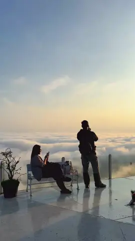 di atas awan, di bawah langit biru💙 #tumpengmenoreh #wisatajogja #explorejogja #wisata24jam #lautanawan 