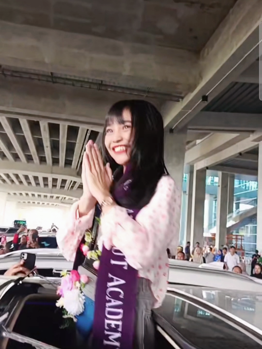 MasyaAllah banyaknya yang jemputki dek @da7_syaqirahhh06  ya Allah terharuku,, 🥹🥹😢😢🥰🥰 #fypシ゚viral🖤tiktok #syaqirah #sidrap #da7 #bandarasultanhasanuddinmksssr 