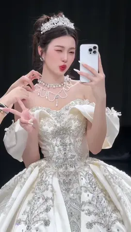 #weddingdress #váy_đi_bàn_cô_dâu #váycưới #đámcướimiềntây #váy_cưới_nhà_hàng 