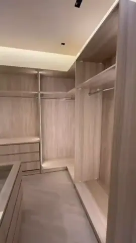 Referensi kitchen set utk kalian ✅ Melayani pemesanan kitchen set, backdrop tv, kamar set, lemari pakaian, meja rias, partisi dll. 🏠 kincang wetan -jiwan-Madiun  ☎️ wa.me/6287733662049 👉🏻 BAHAN  multiplek & blockboard ukuran 18 mm  ( no softboard ) 👉🏻 Finishing HPL TACO 👉🏻 Menggunakan ENGSEL & REL LACI slow motion FREE  - Konsultasi - Rak piring - Tatakan sendok  - Ongkir & Pemasangan  - Lighting LED 👉🏻  TUKANG BERPENGALAMAN  #fypシ゚viral #capcut #backdroptv #minibar #kitchenset 