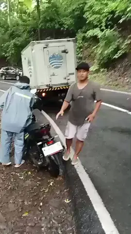 informasi laka bis rem blong di arak arak bondowoso#fyppppppppppppppppppppppp 