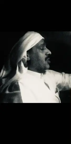 تخبر الدموع اللي سرت من عيونك ضيق؟  لقاها هدب عيني حزينه و قلطها و قامت تجمع من على محجري و تويق  و الى حولت ما عاد يمديه يلقطها و لكن ما عليها خوف خل الدموع تريق
خدودي لدمعٍ مـن سبايبك باسطها#fyp #foryou #foryoupage #fyppppppppppppppppppppppp #محمد_ابن_الذيب 