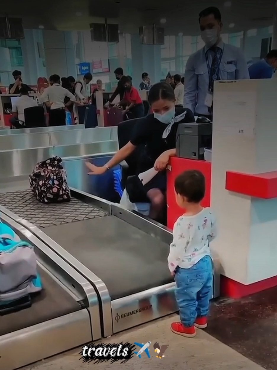 airport cute baby moment 😘💓#tiktok #fyp #airoplane #baby #❤️ @Islamabad Airport✈️ 