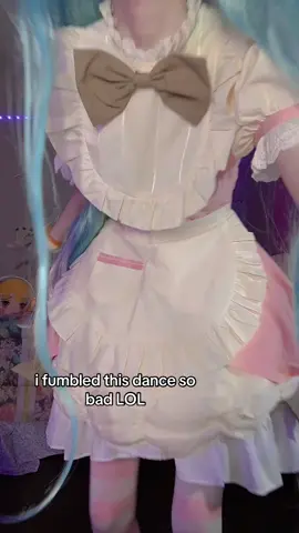 dancing with just socks and a slippery floor is HARD LOL #hatsunemiku #pusheen #maid #cosplaygirl #cosplaydance 