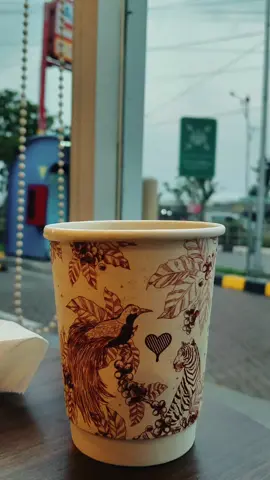 Gabut di kopi kenangan,jadinya bikin video ala-ala cinematic #dayinmylifevlog  #cinematic  #minivlog  #colorgrading