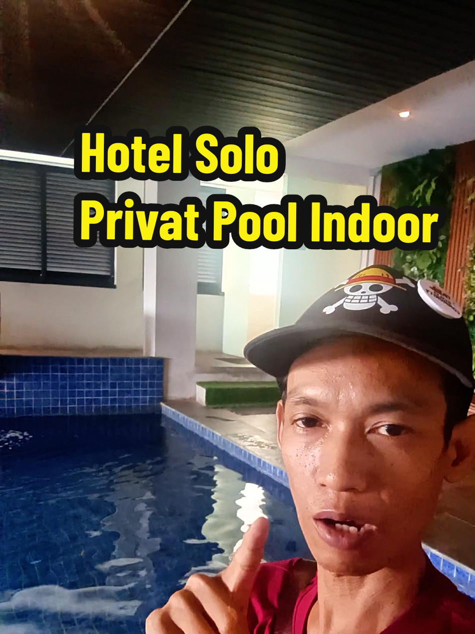 Rekomendasi Hotel Strategis Nyaman di Solo, Nata Azana Hotel Solo. WOW, SANGAT LENGKAP! Hotel Suite mewah di Serengan Solo yang sudah include kolam renang indoor, gym, kimono, dan free Netflix! Wajib coba!