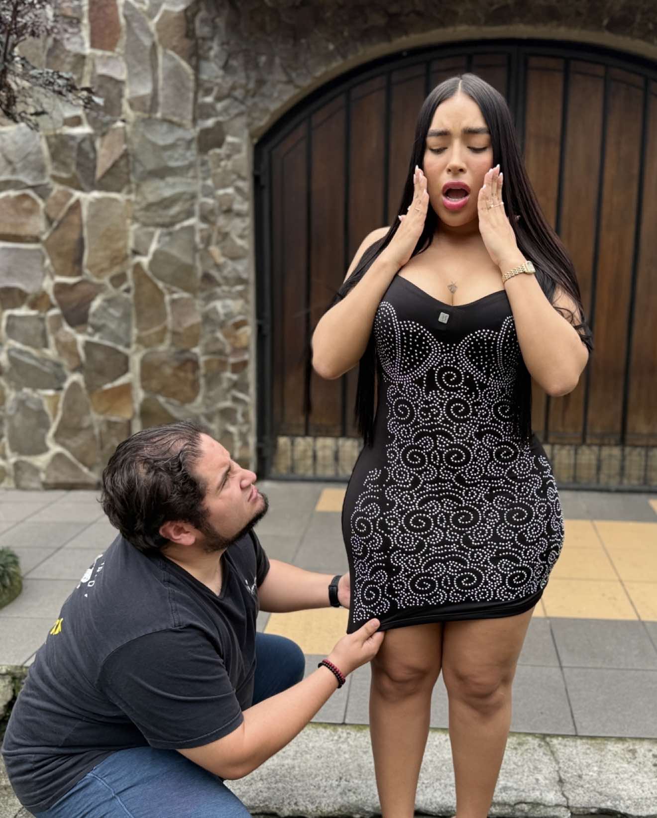 No soportaba la manera de vestir de su novia hasta que la vida le dió una lección #mexico #usa #novelas #blogkarenbelen 