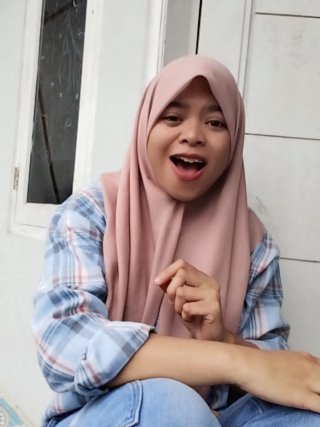 lagu apalagi ini🤔😂 #trending #lipsing #hiburantiktok #elinmarlinacs #fypage 