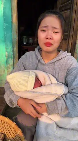 Em tập bán hàng tiếp thị liên kết trên tiktok mọi người vào giỏ hàng bên trái mua sản phẩm ủng hộ hai mẹ con em nhé. Em cảm ơn #xuhuong #xuhuongtiktok #xuhuong2025 