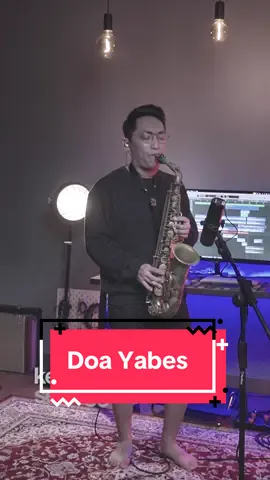 Yabes adalah salah satu tokoh dalam alkitab yang dikenal karena doanya. Ia diberi nama Yabes karena ibunya melahirkannya dalam situasi penuh penderitaan. Dalam doanya, kita bisa belajar bahwa meskipun Yabes lahir dengan membawa nama yang melambangkan penderitaan, hal itu tidak menentukan masa depan hidupnya, dan Yabes tidak membiarkan masa lalunya membatasinya untuk memiliki iman yang berani kepada Tuhan. Meskipun ia mengalami penderitaan & pergumulan dalam hidupnya, ia tidak mengeluh kepada Tuhan, tidak menyalahkan ibunya dan saudara2nya, melainkan berdoa. Bahkan dalam alkitab dikatakan bahwa Yabes lebih dimuliakan atau di hormati dibandingkan saudara2nya yang lain. Ia menjadi saksi bahwa karena doanya hidupnya diubah Tuhan. Doa Yabes Cover. Mixing by @Simeonnyoto  Guitar @SQOE Guitar SEST1000 #sqoeguitar #Lagurohani #guitarcover #drumcover #worshipsong  @Fellix.c 