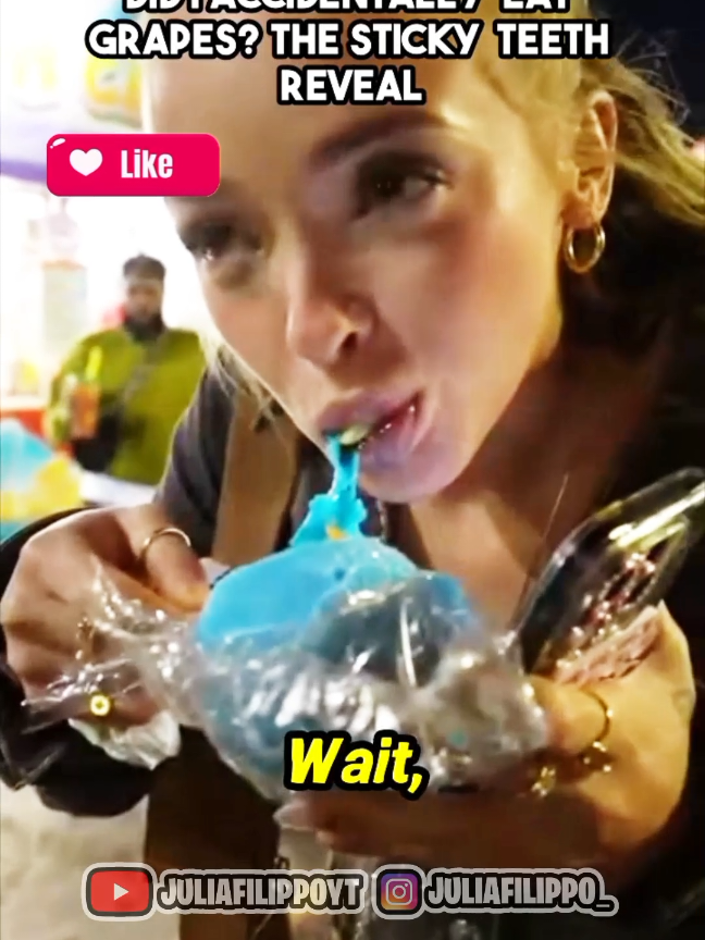 Did I Accidentally eat grapes? The sticky teeth🥹🤣❤️@julia❣️  #juliafilippo #camillaaraujo #friends #fyp #viral 