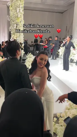 Selalu happy dengan pasangan ini berawal dari layar kaca berakhir di pelaminan..once again Happy for you Kenny dan Amanda #amandamanopo #kennyaustin #pasutrimuda 