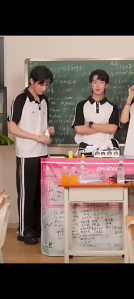 Papa gak bisa diem banget astaga😭 berasa liat larva kuning sama Larva merah.  #jiangheng #oceanjiang #seekyli #jiangli #abodesire 