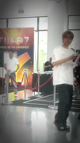 Đi một mình nhìn cũng cao mà đứng với ae có chút ét  Cre ảnh sau: Threads 03llovestruck #Career #Lck #Lol