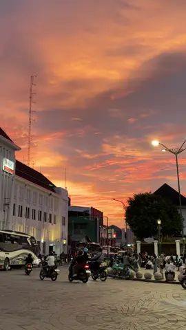 Jogja sore hari✨ #titiknoljogja #malioboro #jogja #yogyakarta #senja 