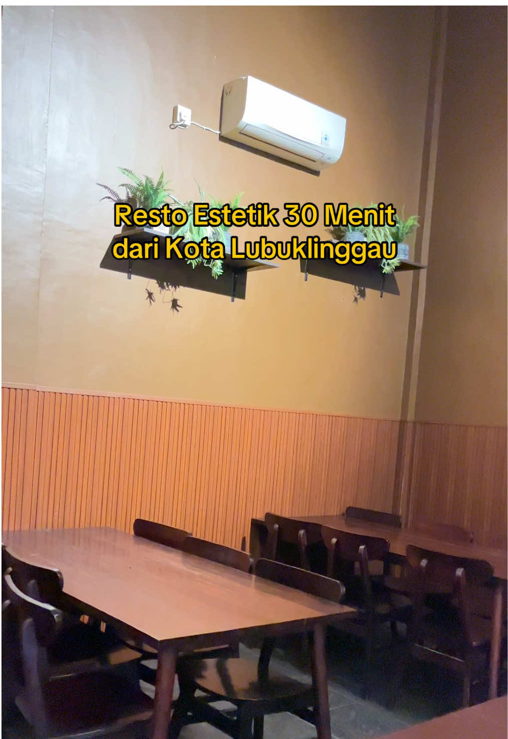 Kulineran di Musi Rawas cuma 30 Menit dari Lubuklinggau! ✨ Ngomongin kulineran itu ga akan ada habisnya ya dan pasti ga bakal cukup sehari. Buat kamu dari luar kota aku rekomendasikan penginapan mulai dari 100ribuan ajaa~  📍RedDoorz Syariah near Watervang Lubuk Linggau 2  🏩 Jl. Watervang No.46, Watervang, Kec. Lubuk Linggau Tim. I, Kota Lubuklinggau, Sumatera Selatan  Pesannya lebih mudah via aplikasi RedDoorz dan pake kode promo “YUKNGINEP” ✨👌🏻 Yuk Booking di Aplikasi RedDoorz sekarang!  #REDTRAVELERS #RedDoorz #bukasemuapintu #reddoorzid   #lubuklinggau 