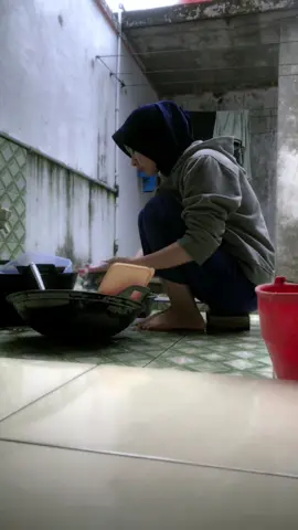 ngebabu dimrh ibuk, jdi gk usah tnyaa knpa itu dsna knpa itu dsnaa kran tuan rmhny bkn syaa