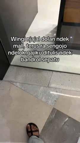 Mak degggg larang sepatune😭