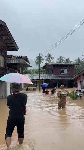 ไม่แหลงไรแล้ว 😆 #น้ำท่วมภาคใต้ #น้ำท่วม2568 #น้ำท่วมสตูล #สตูล #บ้านโตนปาหนัน 