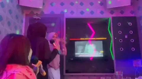 gabisa nyanyi tapi bisa loncat loncat aja