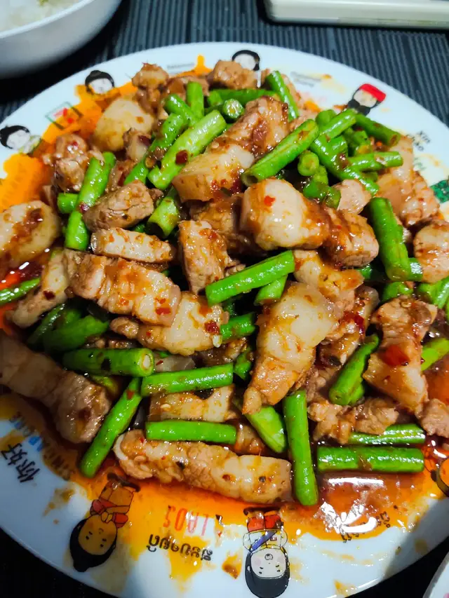 #เมนูเช้านี้ผัดพริกแกงถั่วใส่หมูสามชั้น หมูสามชั้น พริกแกง ถั่ว น้ำปลา ซอสฝาเขียว น้ำมันหอย ผงปรุงรส น้ำตาล