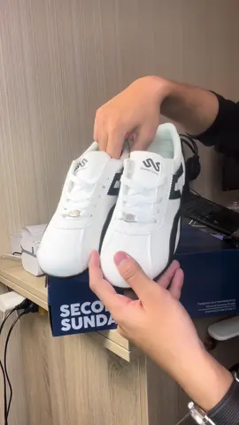 Sneaker Second Sunday nam nữ – form chuẩn, đế êm, chất vải thoáng nhẹ, mang lên chân auto sang, đi học hay dạo phố đều nổi bật, outfit nào cũng dễ mix. #sneakersecondsunday #giaytrend #sneakerunisex #onfootstyle #phongcach2025 