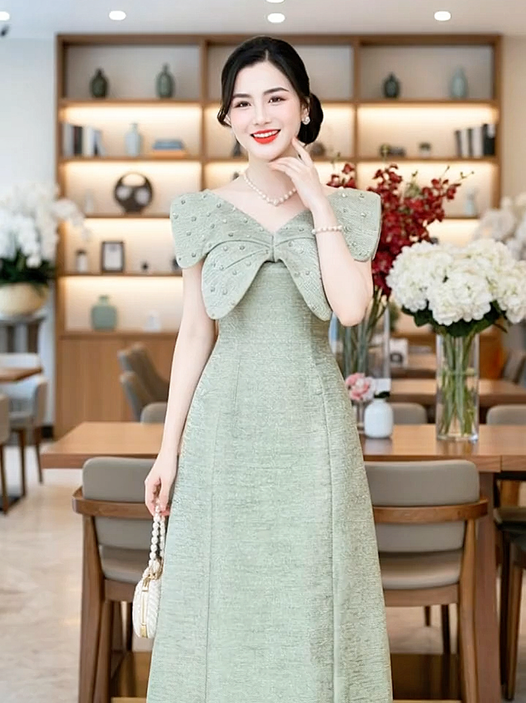 Không biết do váy đẹp hay do tâm trạng tốt mà mọi thứ hôm nay đều rất êm dịu ☁️💗. #thoitrangnu #thoitrang #vaydutiecsangchanh #vaydutiec #xuhuongtiktok 