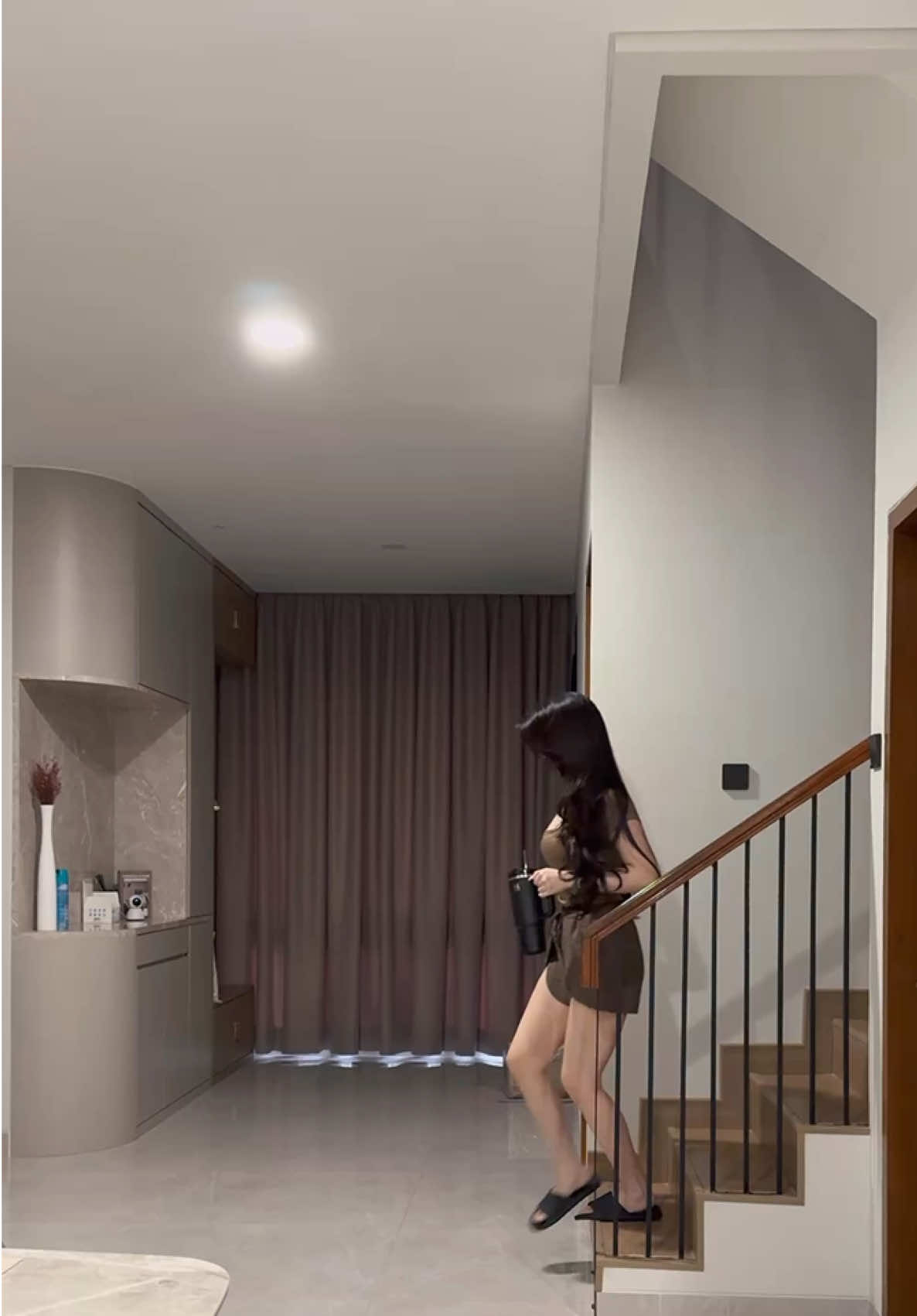 me timeee🫶🏻  #adayinmylife #dailyvlog #haircareroutine #cleaning #CleanTok 