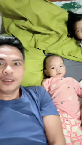 Balita bingung melihat tingkah papanya 🤣