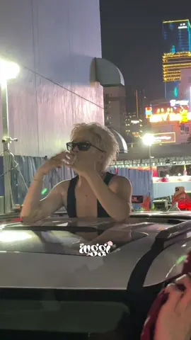 Hôm qua chạy cả 2 show với em 🥹 thương em lắm, cảm ơn vì cả 2 set diễn siêu cháy của hôm qua nha, em giỏi , mình tự hào về em của mình #RHYDER #Jollibee20 #TheJollyDay #GENfestPresents #MBILION 