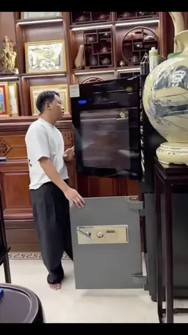 Căn phòng chứa tiền của vợ chồng “trùm” thẩm mỹ viện Mailisa Theo : Cafebiz