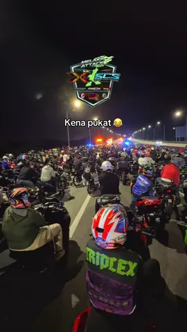 Kenangan first time kena pukat otw balik dari Melaka Attack semalam. Ada yang kena sidai sama2 ke? 🤣 Triple X | Melaka Attack 22 November 2025 The Mighty Never Fall 🤜🏻🤛🏻 Fighter Never Surrender 🔥 #TripleX #xmax250 #forza250 #tmax560 #fyp 