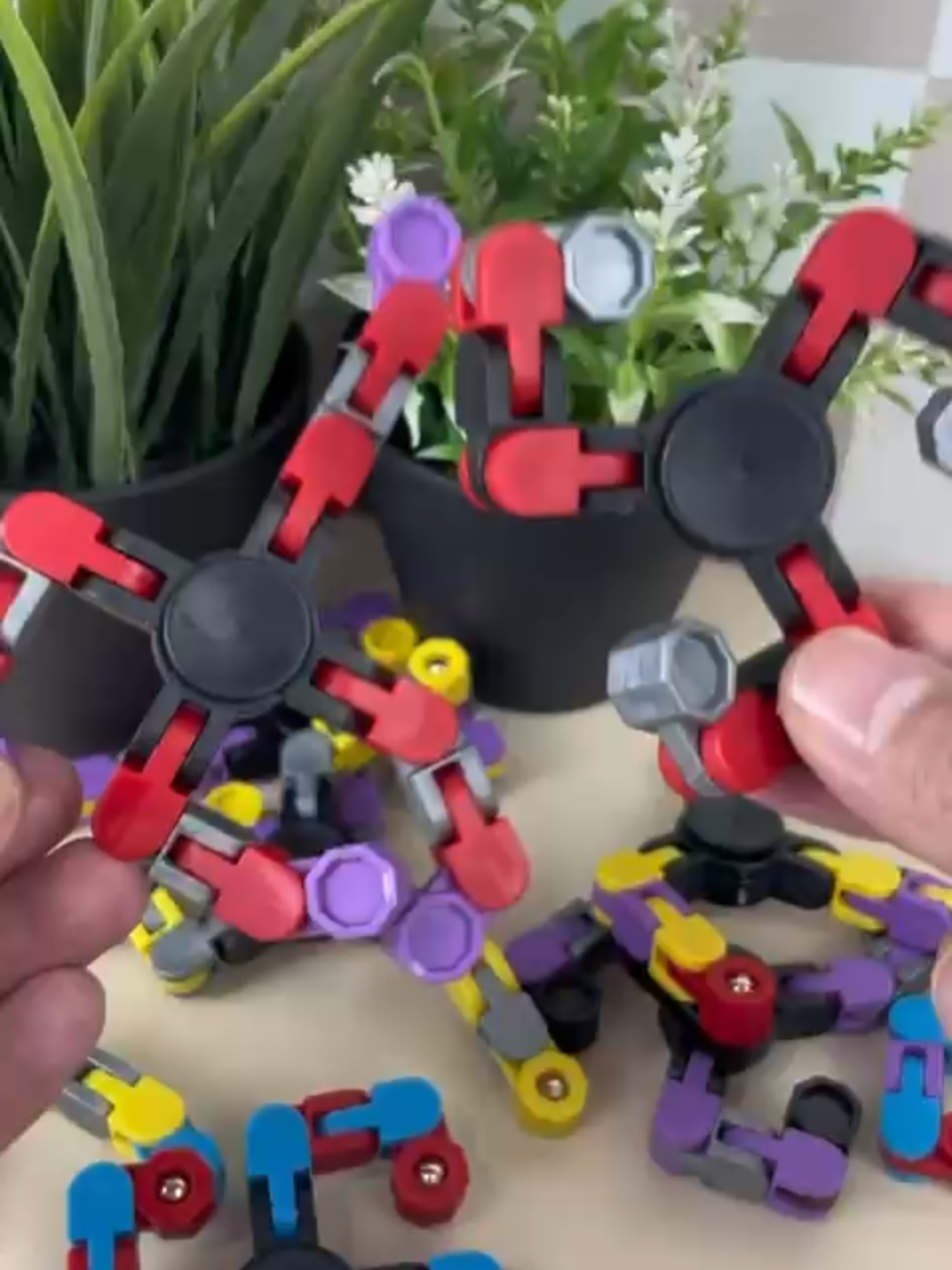 PROMO HARI INI MASIH ADA, CEK KERANJANG KUNING SEKARANG #WIBGAJIAN #SiPalingAffiliate #PromoGuncang1212 #Mainananak #mainanseru #spinner #spinnerrobot #spinnerputar #spin #fingertips #fingertip