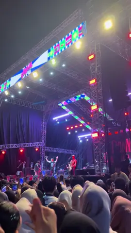 firstime nnton RonyParulian🫶🏻😭😍 #ronyparulian #takadaujungnya #konsermusik #capytal2025 #weareone 