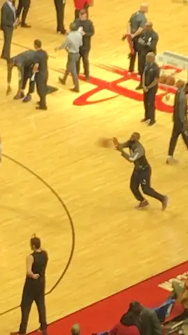 Bro in year 23 and still moving like this 😭🔥👑 #lebron #lakers #NBA #fyp 