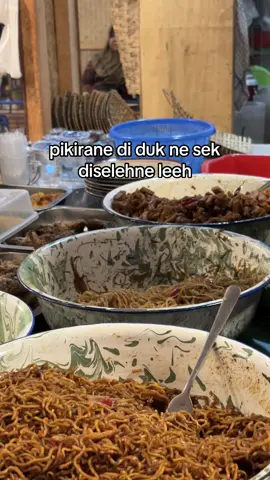 Sego kering rindu menanti  📍 Jl. Urip Sumoharjo Ponorogo depan apotek Asia  Buka: 17.00-01.00 #segokering #aguskotak #ponorogo24jam #fyp #galaubrutal🥀 