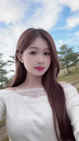 Em cố trăm lần mà không bằng ai đó 1 phần🙂‍↔️ #tiktoklive #xuhuong #gáixinh 