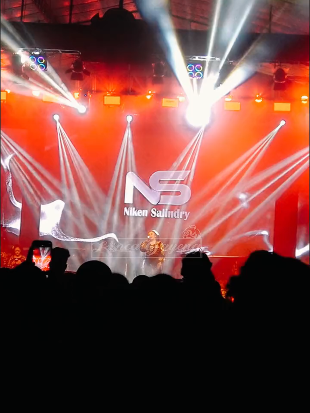 𝙇𝙖𝙜𝙪 𝙖𝙥𝙖 𝙣𝙚𝙝 𝙞𝙠𝙞𝙞𝙞 𝙹𝚎𝚛𝚞 𝚗𝚎𝚖𝚎𝚗 𝚕𝚑𝚘 #sinden #wayang #nikensalindri #kancagayeng #ni #nikensalindryterbaru #nikensentertainment #mayangkaranikensalindygroub #nikensalindry #cmmusic #mayangkara #nikensalindryreall