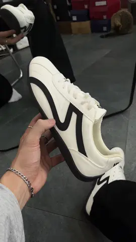 Black Friday mới có giá này thui anh em oi 🔥 #lamcaoniceshoes #giaythethao #giaydihoc #sneaker #dincox 