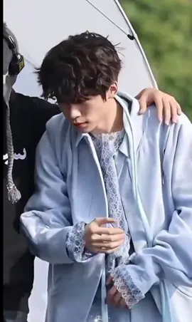 촬영중인 Ziyu #ZIYU #梓渝 #revengdlove #tianxuning #田栩宁 