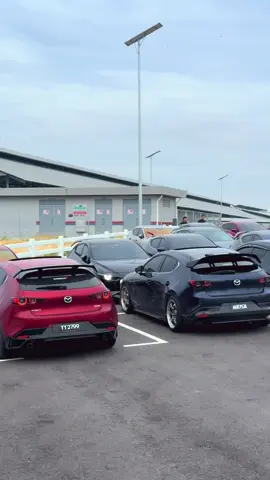 welcoming our @REB3LLiON  gang to south 🤙🏻🔥 #reb3llion #syndicat3 #mazda3 