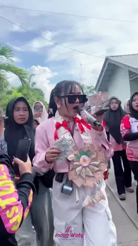 Gelas retak dipai banyu, bocor tah beli ya😅  #indahwaty #goyangdigeboymass #fyp #masukberanda #tarling_indramayu_cirebon 