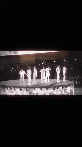 : 6năm rồi mong năm thứ 7 tớ mong có thể gặp các cậu . Chúc mừng 6 năm debut 💛🖤 #tnt时代少年团 #hannetnt #xuhuong 