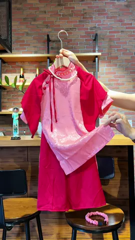 Áo dài tết cho bé gái #thoitrangtreem #phoidoxinh #aodaitetchobe #aodaitetbegai  @Con là Bánh Bao nè👑  @Con là Bánh Bao nè👑 