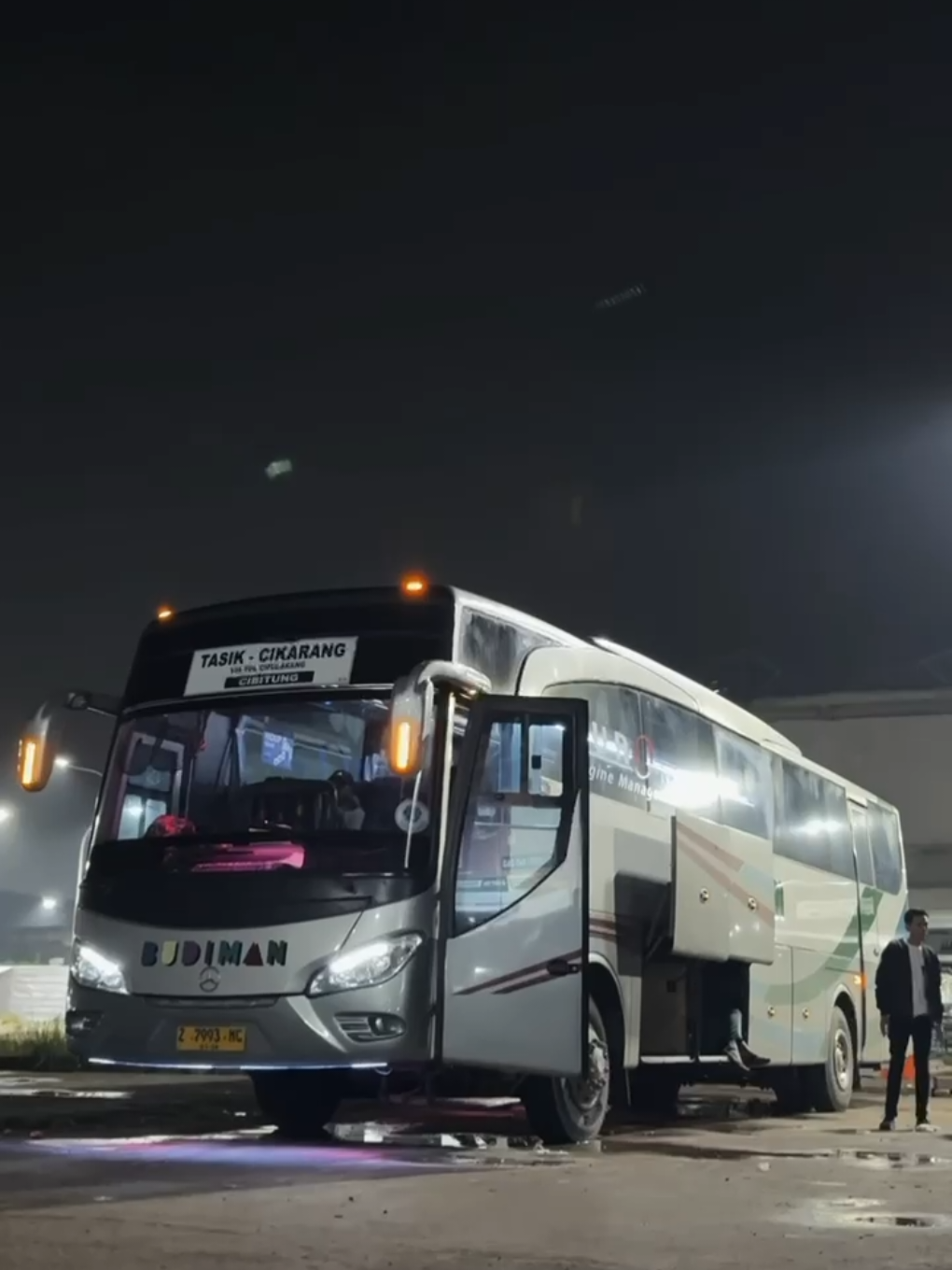 pesona bagasi 4 + bodi lawas😍😍 • ~ Budiman BT 06 • •  #adiputro #budiman #fyp #jetbus #videobus 