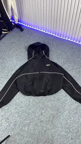 Reflektif menyala🔥#jaket #jaketparasut #vintage #foryoupage 