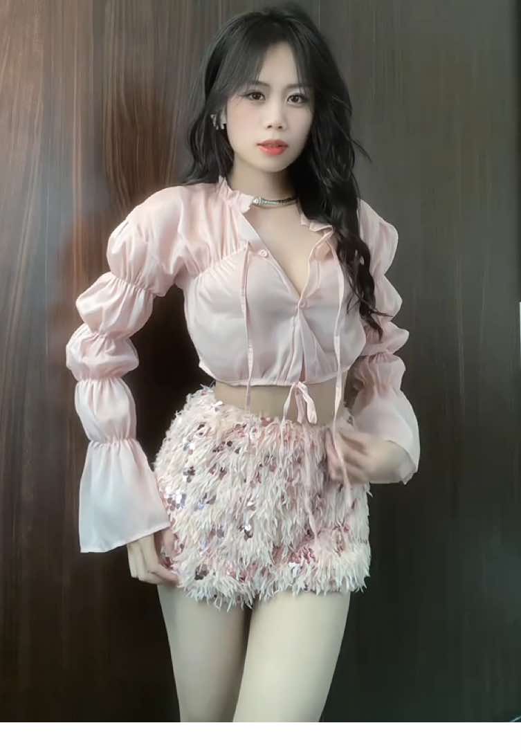 Đi tiệc phải cỡ này mới chịu #vaythietke #vayxinh #vayditiec #phuongly 