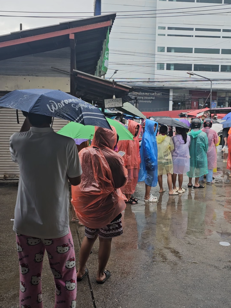 ต่อให้น้ำจะถึงแข้งแต่ชาเย็นต้องถึงคอ📍หาดใหญ่ 23/11/68 #น้ําท่วมหาดไหญ่ 