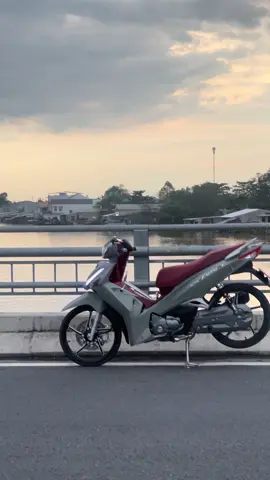 Cuối tuần chán quá#xhtiktok #wave125i_ไฟเลี้ยวบังลม #future125i❤wave125i❤ #viral #fyp 