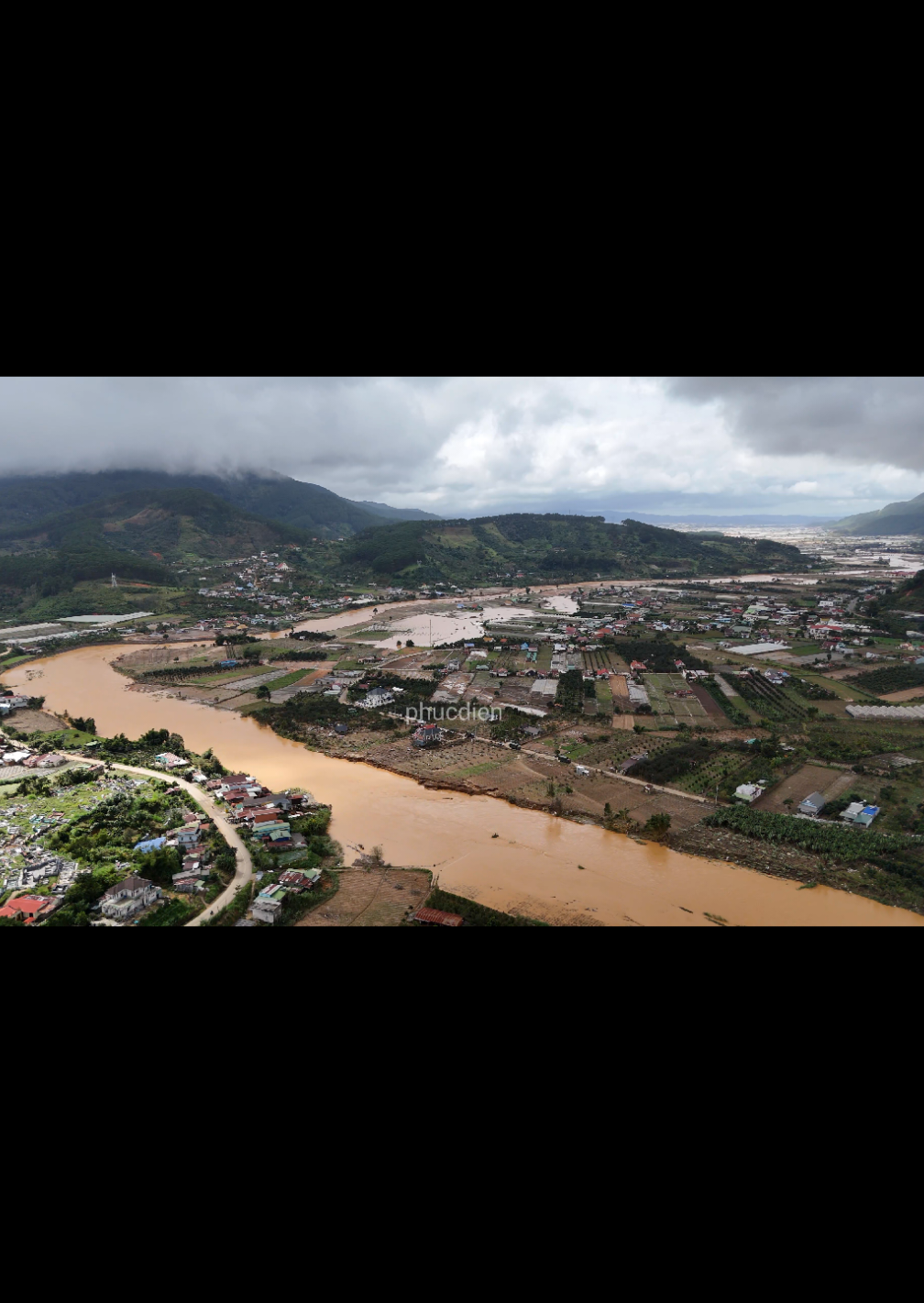 23/11/25 lưu lượng nước xả đã giảm. nhưng thiệt hại nó để lại thì quá nhiều. #lulut  #dran #danhim  #flycam #mini4pro 